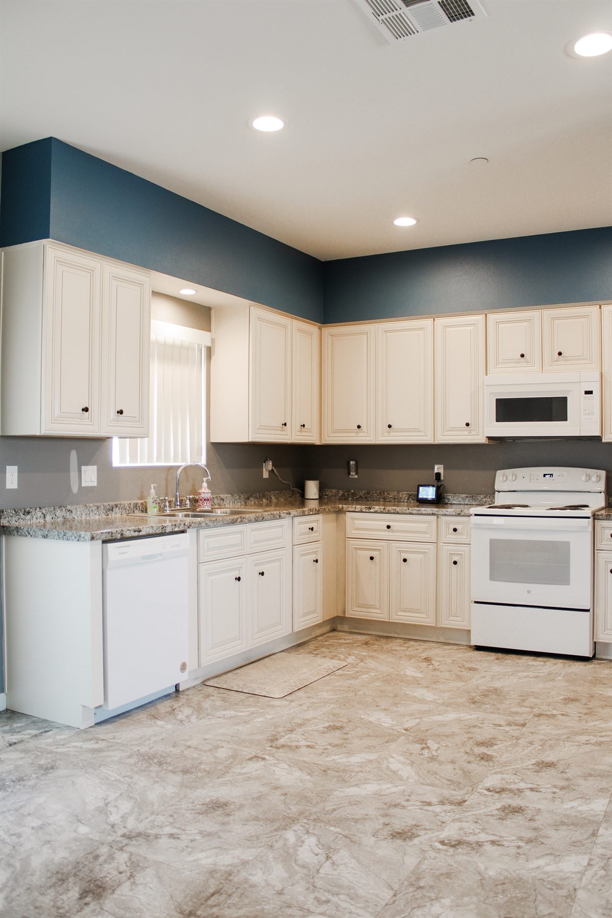 1381 Soledad Avenue - 1 photo 10