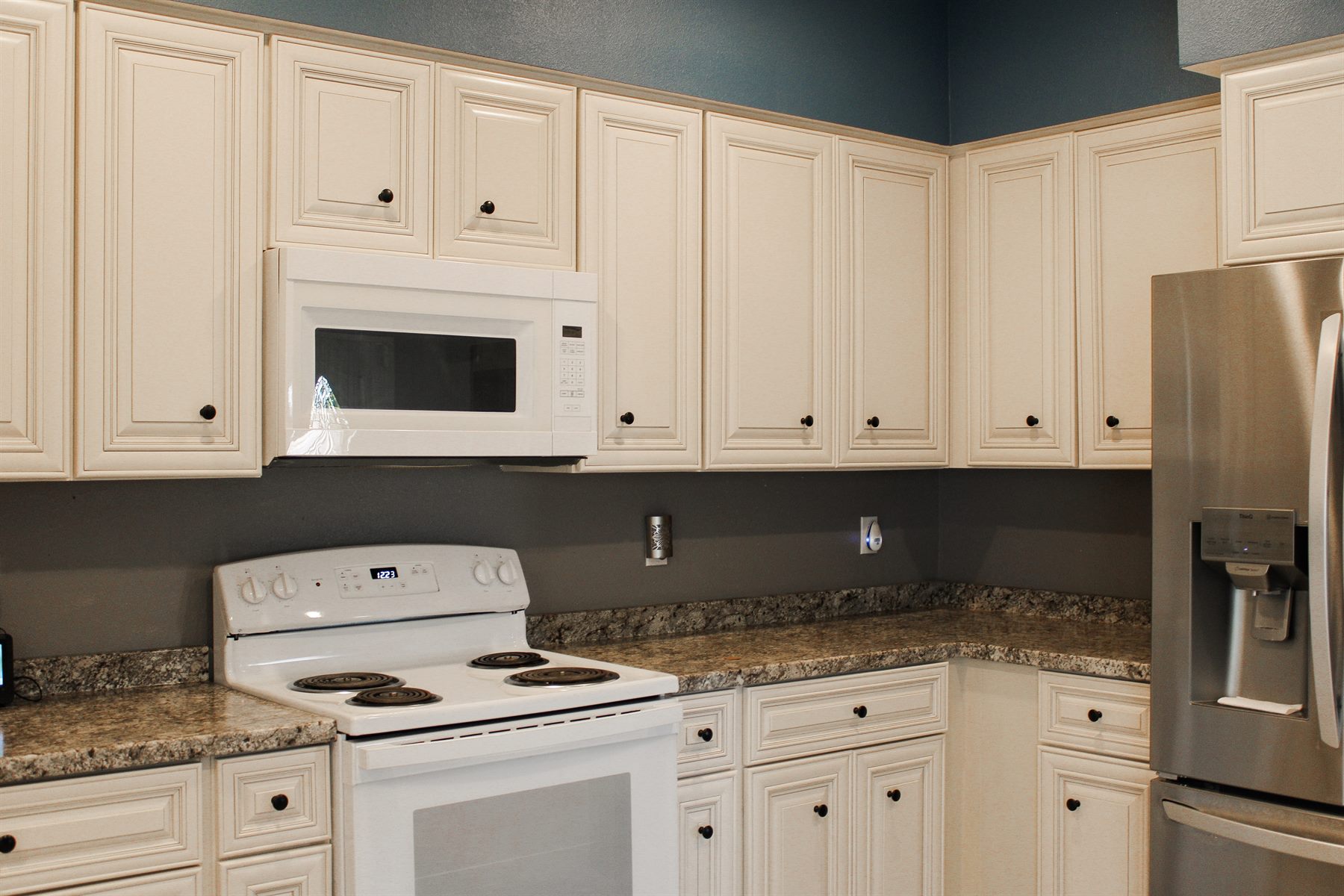 1381 Soledad Avenue - 1 photo 14